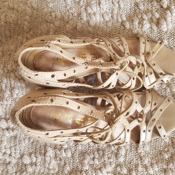 LAMB Beige Leather Lace Up Gladiator Strappy Wedge - Picture 3 of 5